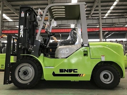 El motor de carga de 4 toneladas SNSC es un camión de carga de 2 etapas