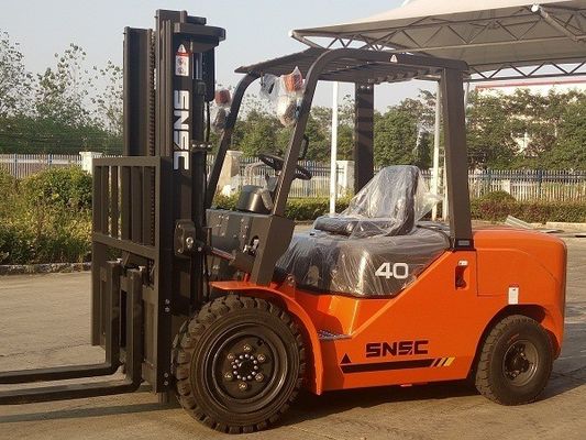 El motor de carga de 4 toneladas SNSC es un camión de carga de 2 etapas