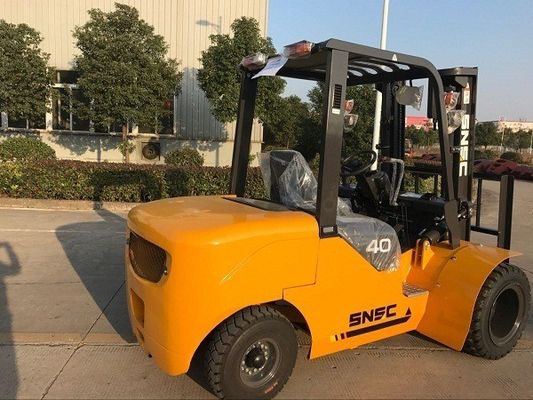 El motor de carga de 4 toneladas SNSC es un camión de carga de 2 etapas