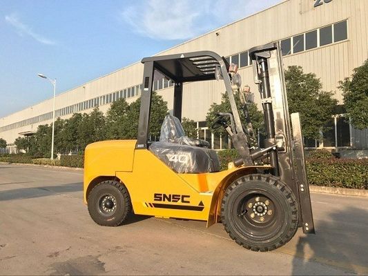 El motor de carga de 4 toneladas SNSC es un camión de carga de 2 etapas