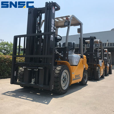 2500 kg Camioneta elevadora de contenedores de transporte China Gq491 Lp Camioneta elevadora de gas