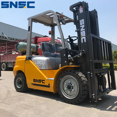 2500 kg Camioneta elevadora de contenedores de transporte China Gq491 Lp Camioneta elevadora de gas