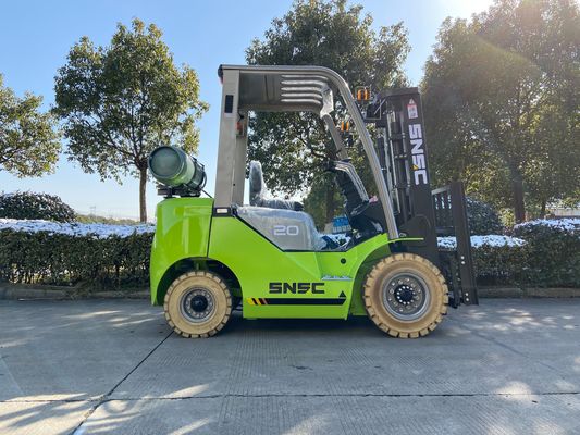 El motor de carga de 2 toneladas de gas licuado es un montacargas de 3000 mm-7000 mm de doble combustible.