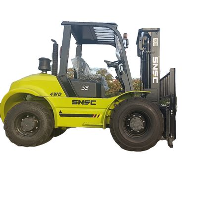 3000 kg 3500 kg carretilla elevadora con tracción a todas las ruedas, con tres mástiles y diésel