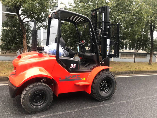 3000 kg-5000 kg Camiones elevadores para carreteras de 4 ruedas
