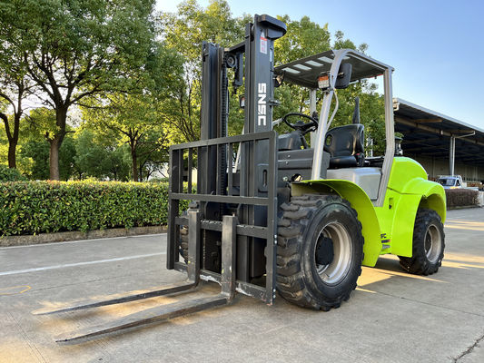3000 kg-5000 kg Camiones elevadores para carreteras de 4 ruedas