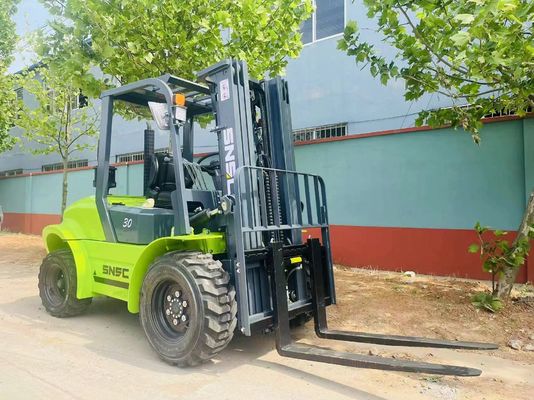 3000 kg-5000 kg Camiones elevadores para carreteras de 4 ruedas
