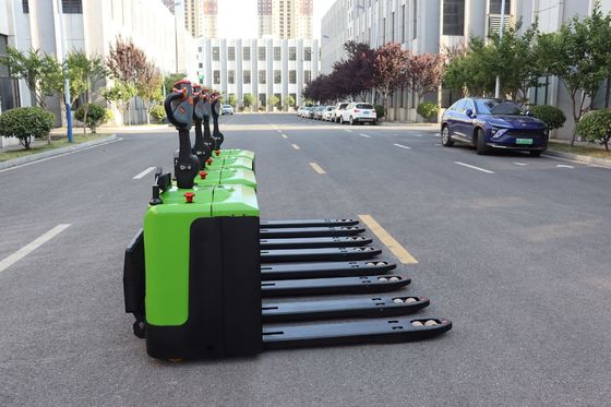 Camión de paletas con batería de horquilla de 1550 mm para fábrica de alimentos y bebidas